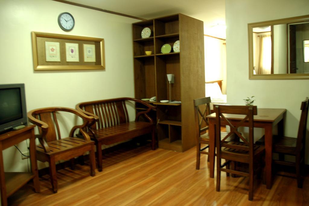 Готель Isabelle Royale Makati Makati City Екстер'єр фото