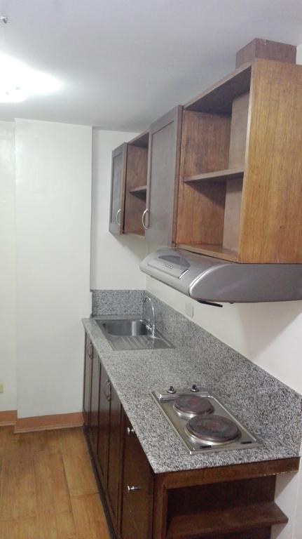 Готель Isabelle Royale Makati Makati City Екстер'єр фото