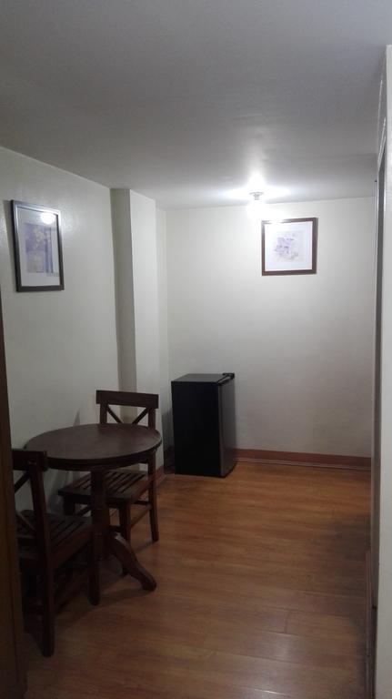Готель Isabelle Royale Makati Makati City Екстер'єр фото