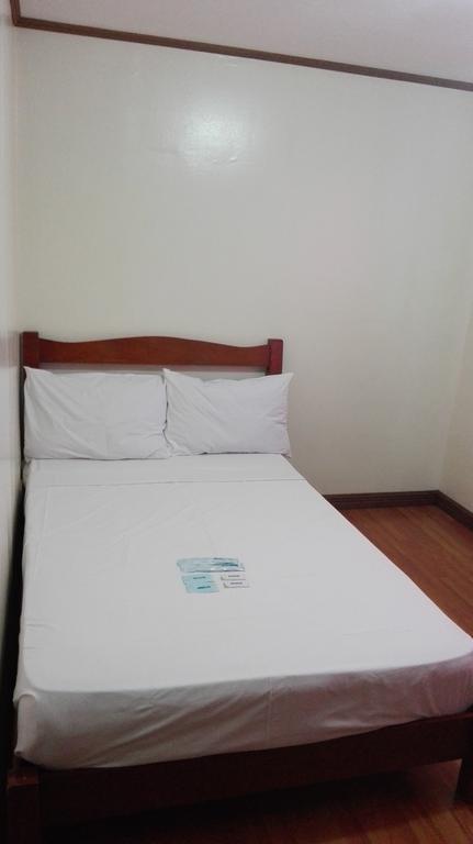 Готель Isabelle Royale Makati Makati City Екстер'єр фото