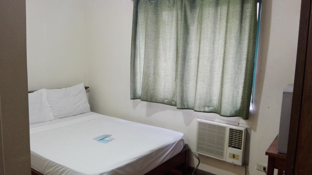 Готель Isabelle Royale Makati Makati City Екстер'єр фото