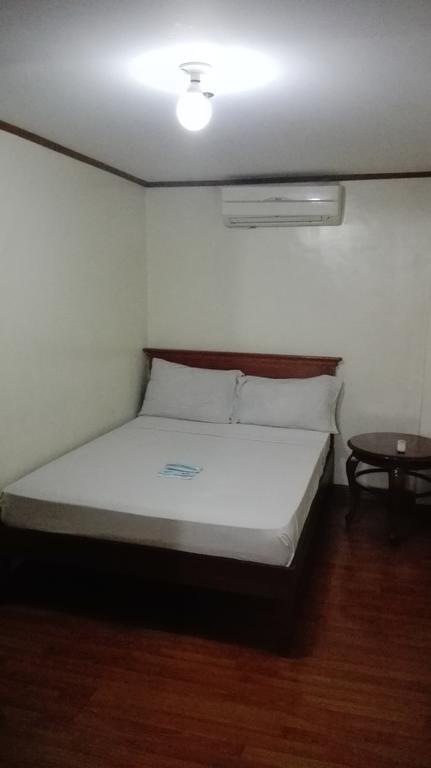 Готель Isabelle Royale Makati Makati City Екстер'єр фото