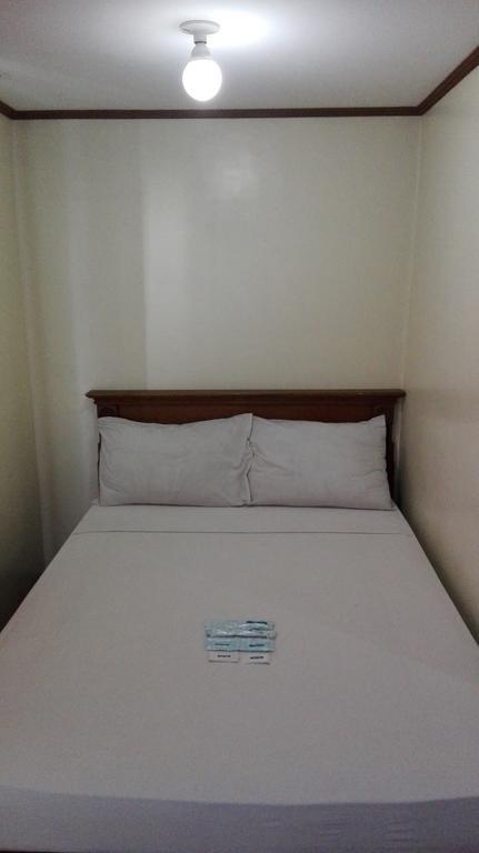 Готель Isabelle Royale Makati Makati City Екстер'єр фото