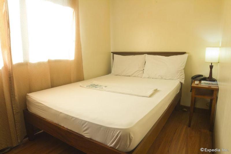 Готель Isabelle Royale Makati Makati City Екстер'єр фото